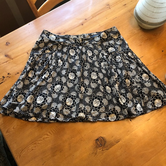 French Connection Mini Skirt. - Picture 3 of 10